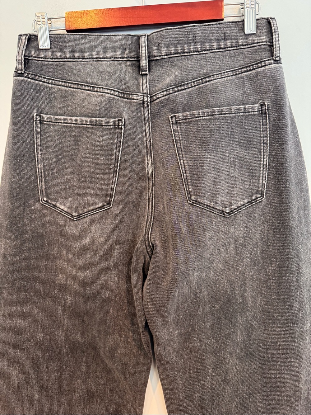 WHBM Extra High Rise Barrel Jeans Size 6 - Picture 5 of 9